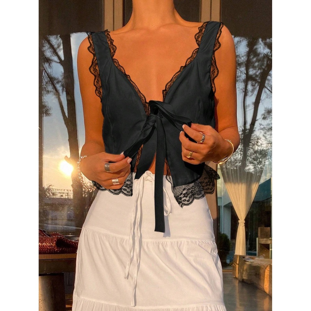 Dazy Black Lace Trim Tie Front Cami Top SZ M Coquette Romantic Cropped V-Neck‎